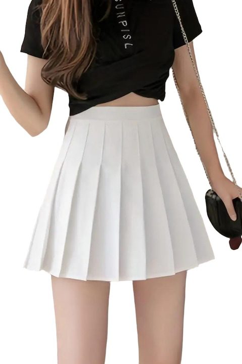 Красиви и Стилни Дамски Поли - Какво Предлага Мода 2025 Година Къса плисирана пола