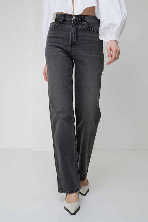 Модерни Дамски Дънки - Мода 2025-2026 Година Gina Tricot