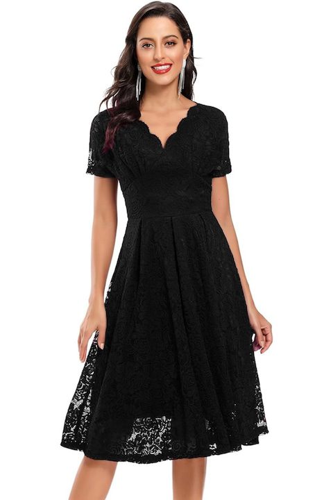 Топ 30 - Стилни Дамски Рокли 2025 Елегантна дантелена рокля с V-образно деколте