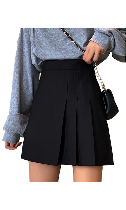 Красиви и Стилни Дамски Поли - Какво Предлага Мода 2025 Година Къса пола