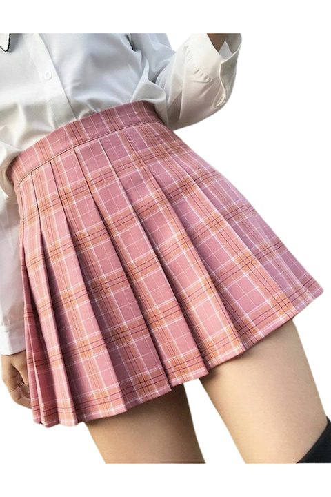 Красиви и Стилни Дамски Поли - Какво Предлага Мода 2025 Година Къса пола