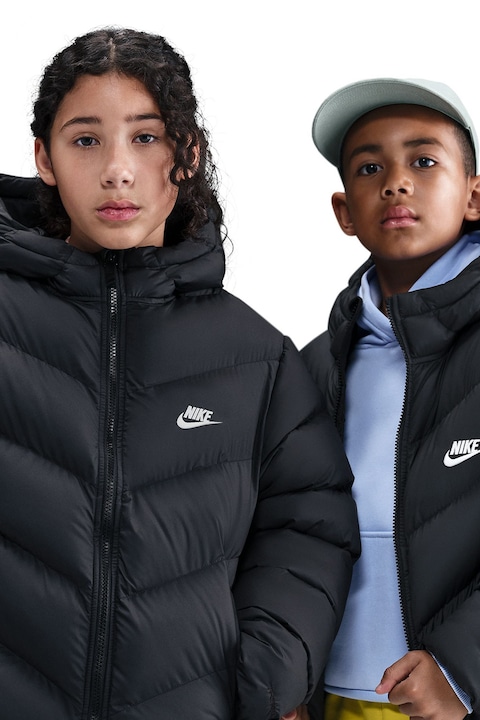 Детски Якета за Момчета – Красиви и Стилни През 2026 Година Nike