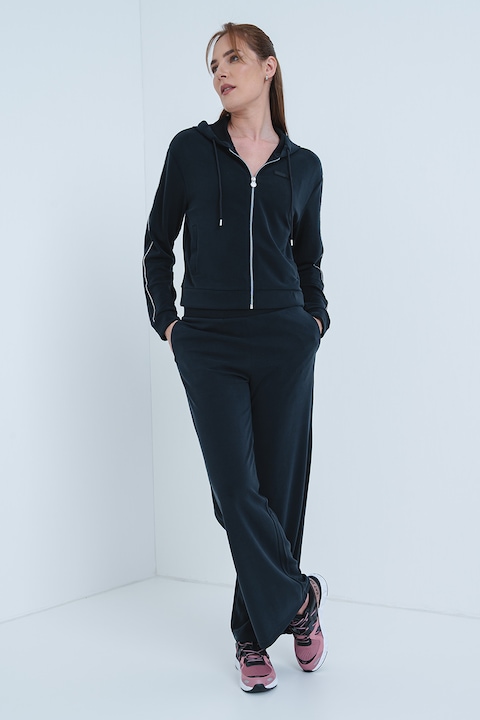 EA7 спортни екипи и дамски анцузи: пълен преглед на модели, дизайн и цени EA7