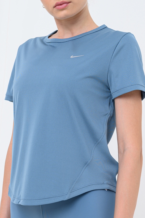 Nike дамски тениски и спортни горнища — пълен обзор на модели, функции и цени Nike дамски тениски и спортни горнища — пълен обзор на модели, функции и цени