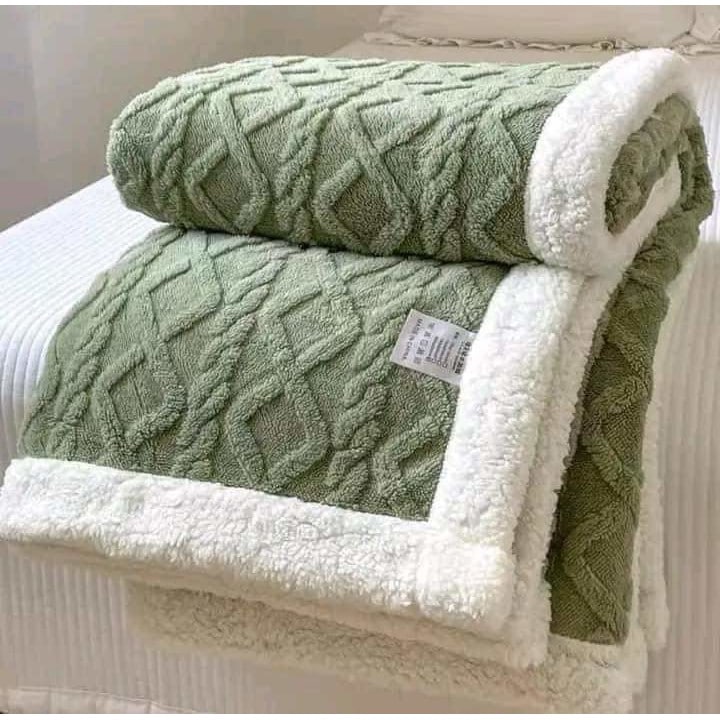 Класация Най-Качествените Одеяла и Кувертюри за Легло Одеяло за двойно легло