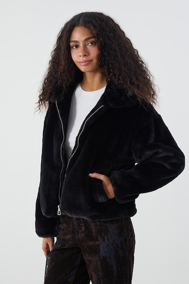 Плюшени Дамски Палта — Топ 7 За Стилен И Уютен Външен Вид LC WAIKIKI Мъхесто палто с цип