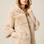 Дамски Палта С Качулка — Идеалните Модели За Дъждовни Дни