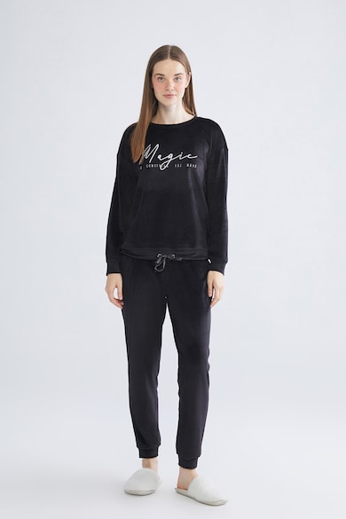 Кадифени И Плюшени Дамски Пижами — Топ 8 За Зимата LC WAIKIKI Кадифена пижама с надпис