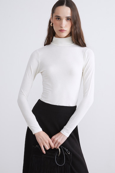 Топ 10 Дамски Базови Бели Блузи И Тениски Под 20 € LC WAIKIKI Слим блуза с ниска яка