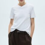 Дамски Тениски С Шпиц: 7 Стилни Модела За Оформено Деколте