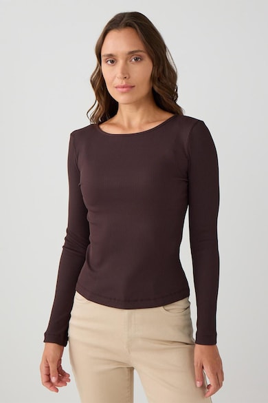 Най-Добрите Дамски Блузи С Овално Деколте — 10 Модела За Всеки Ден JIMMY KEY Слим блуза с овално деколте