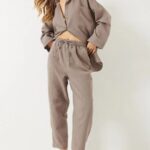 ТОП 7 Дамски Оувърсайз Комплекта За Удобен И Модерен Стил ТОП 7 Дамски Оувърсайз Комплекта За Удобен И Модерен Стил