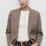 Дамско Карирано Сако: Трендът, Който Връща Класиката Дамско Карирано Сако: Трендът, Който Връща Класиката