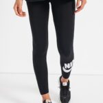 Кои Са Най-Предпочитаните Класически Дамски Черни Клинове?