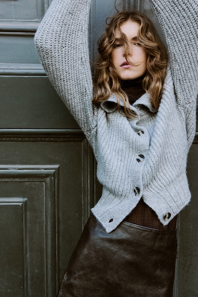 Mango Плетена жилетка с копчета