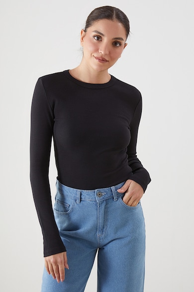 Топ 10 Бюджетни Дамски Блузи До 10 € — Стил Без Разходи LC WAIKIKI Слим блуза с овално деколте