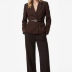 Дамски Сака С Колан И Връзка – Как Да Изберем Стилна Силуета?