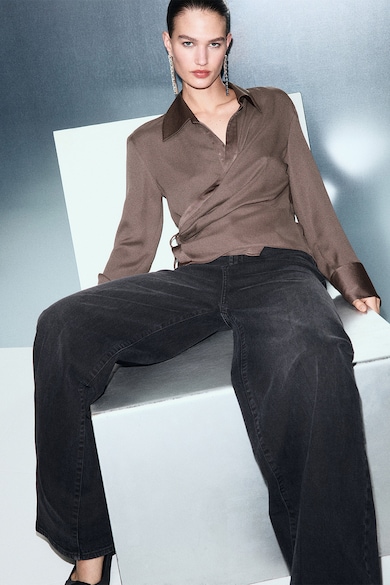 Подбрахме За Вас 12 Елегантни Сатинирани Дамски Блузи За Офиса И Вечеря Mango Сатинирана блуза