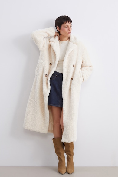 Плюшени Дамски Палта — Топ 7 За Стилен И Уютен Външен Вид LC WAIKIKI Мъхест дълъг тренч с копчета