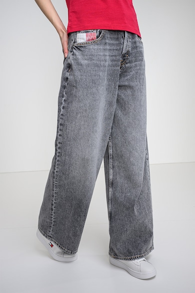 Топ 7 Маркови Дамски Дънки (Tommy, Levi's, G-STAR) За Стилен Гардъроб Tommy Jeans Дънки Charlie с широк крачол и копчета