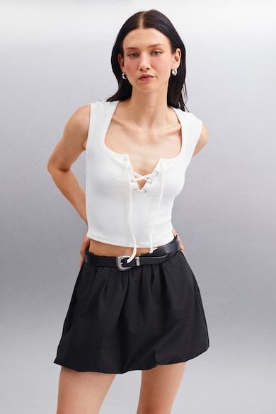 Топ 10 Бюджетни Дамски Блузи До 10 € — Стил Без Разходи GRIMELANGE Къса блуза с квадратно деколте