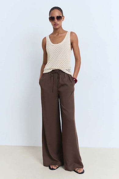 Топ 7 Дамски Блузи С Принт И Флорални Мотиви — Новият Сезон Mango Ажурена блуза без ръкави с дълбоко деколте